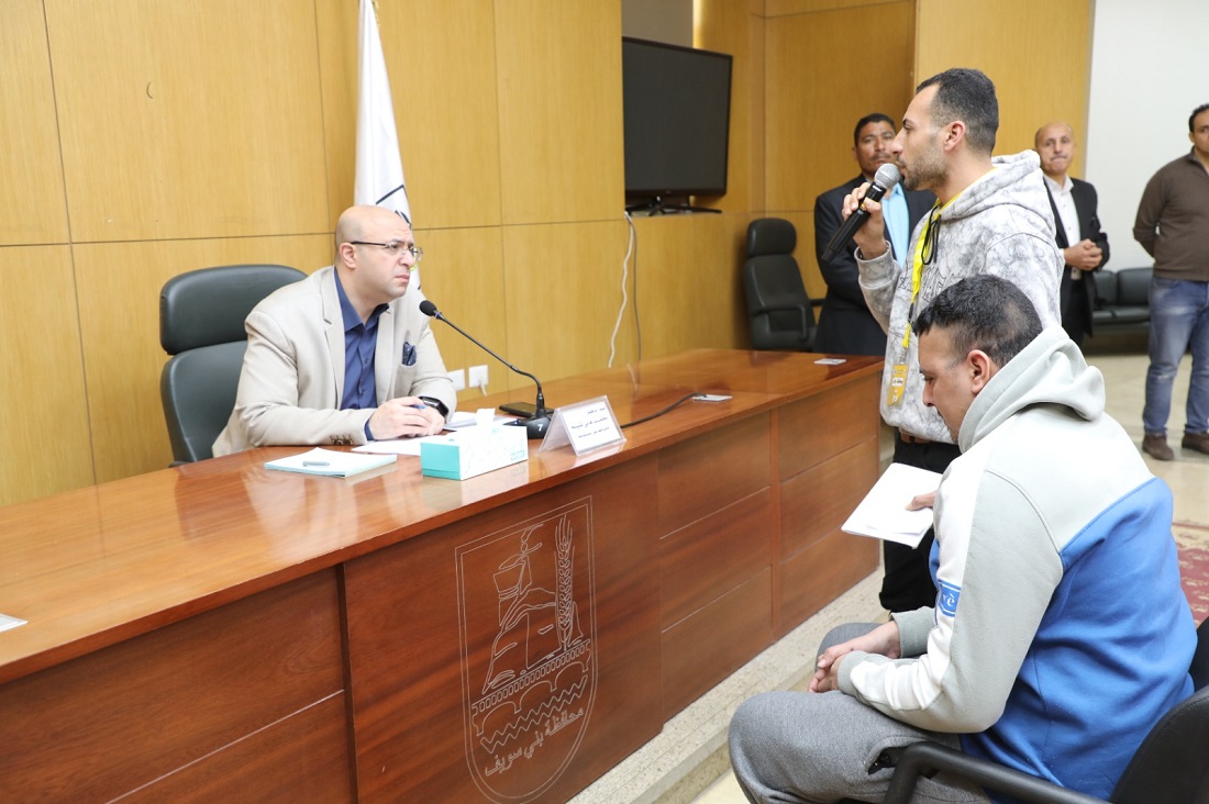 المحافظ يوجه بحلول وإجراءات لمطالب المواطنين